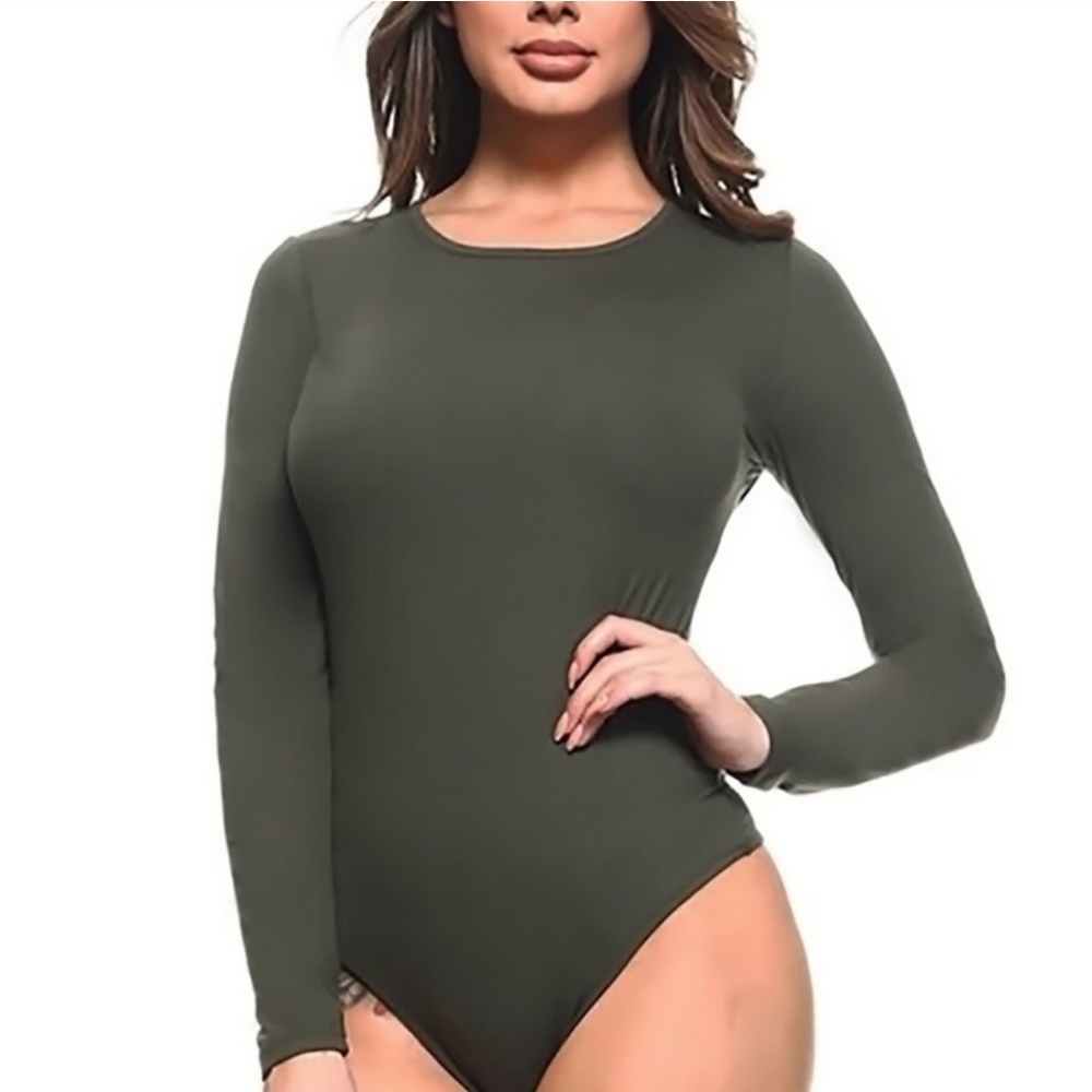 ✨NEW Yelete hunter green bodysuit size small✨